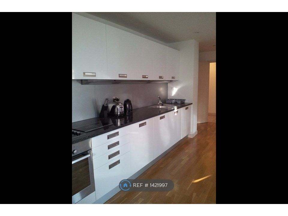 2 bed flat to rent in Isle Of Dogs, London E14, £2,200 pcm