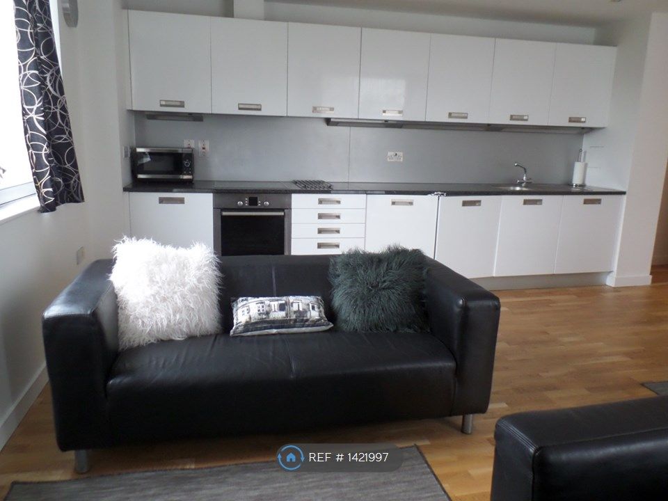 2 bed flat to rent in Isle Of Dogs, London E14, £2,200 pcm