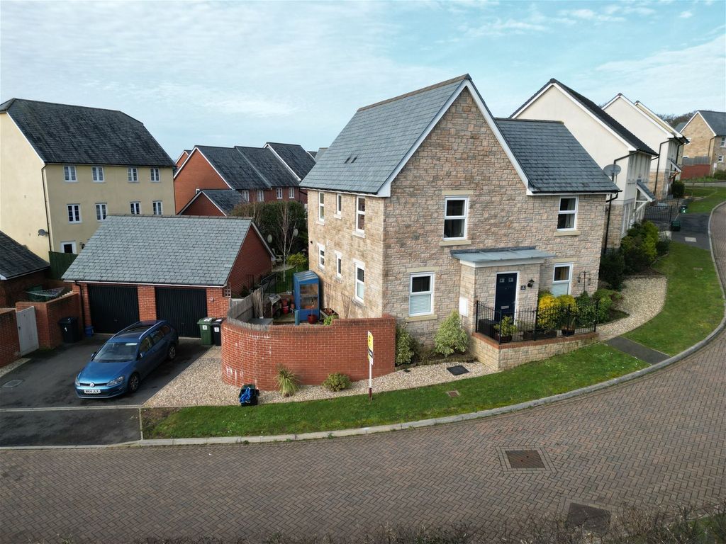 4 bed detached house for sale in Byng Close, Newton Abbot TQ12, £440,000