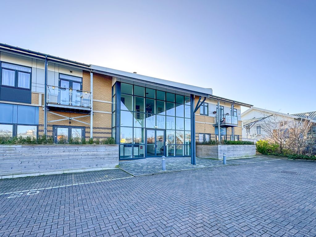 1 bed flat for sale in Serbert Close, Portishead, North Somerset BS20, £235,000