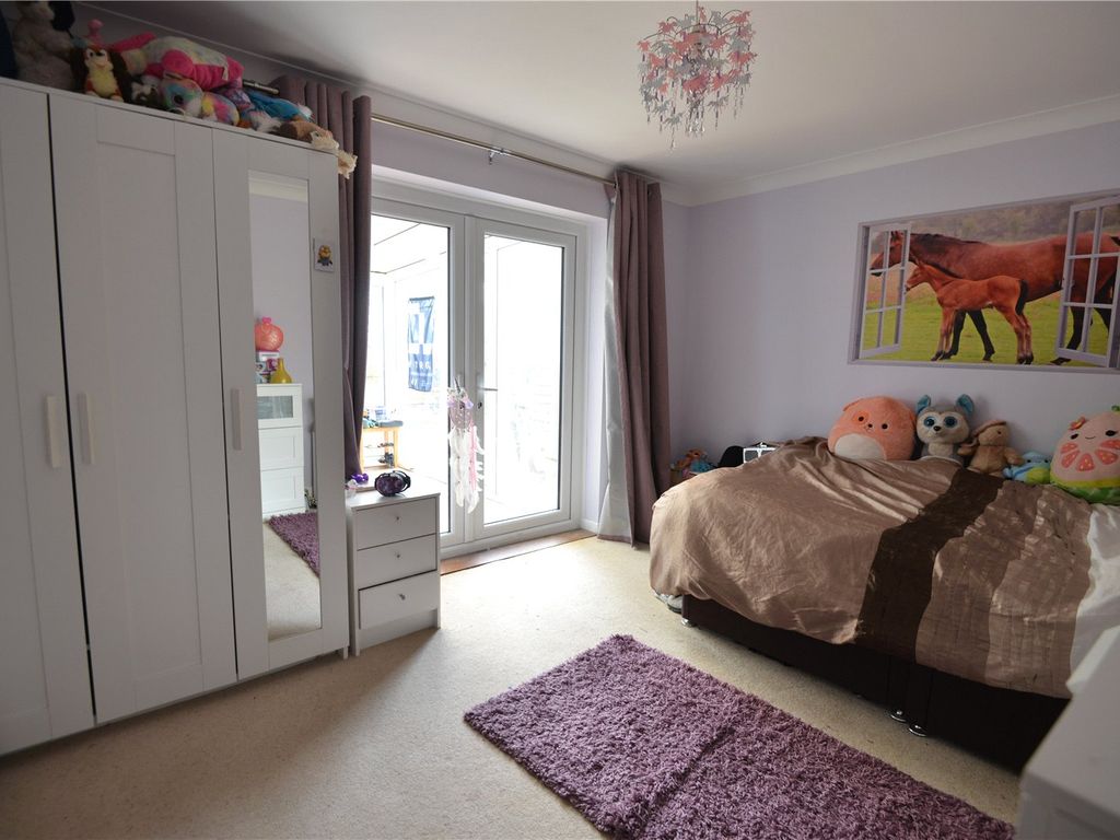 3 bed bungalow for sale in Fern Close, Alderholt, Fordingbridge SP6, £415,000