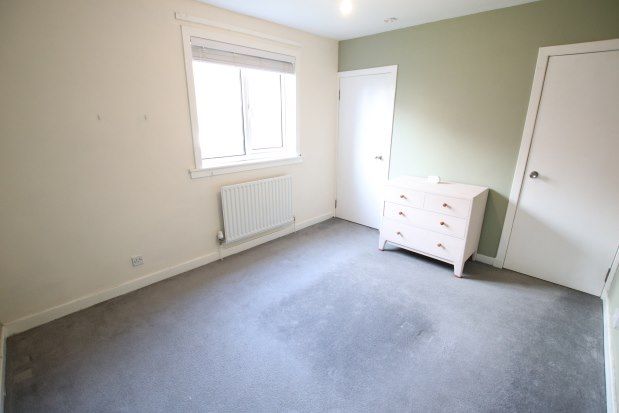 2 bed flat to rent in Charles Crescent, Glasgow G63, £800 pcm