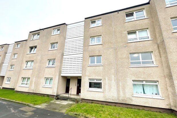 2 bed flat to rent in Maclean Square, Glasgow G51, £990 pcm