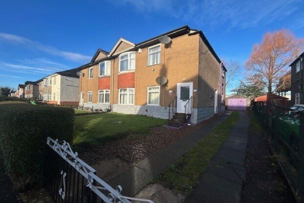 3 bed flat to rent in Chirnside Road, Glasgow G52, £950 pcm