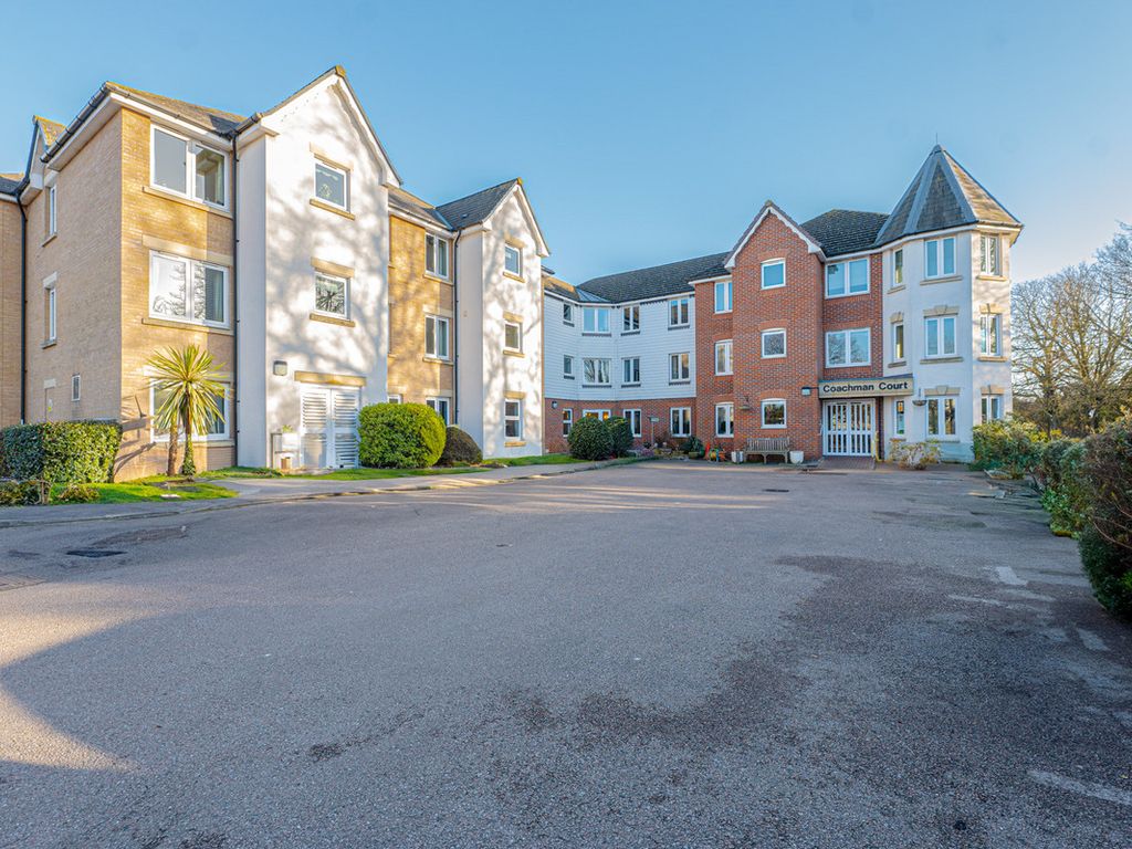 1 bed flat for sale in Ashingdon Road, Rochford SS4, £140,000