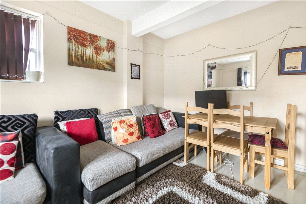 2 bed flat for sale in Holmewood Gardens, London SW2, £350,000
