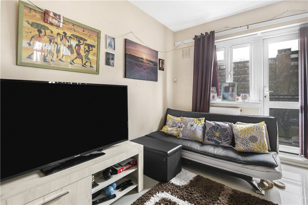 2 bed flat for sale in Holmewood Gardens, London SW2, £350,000