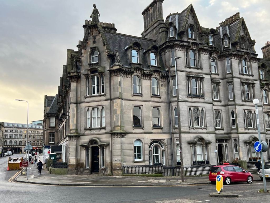 1 bed flat to rent in Castle Terrace, Edinburgh EH1, £1,385 pcm
