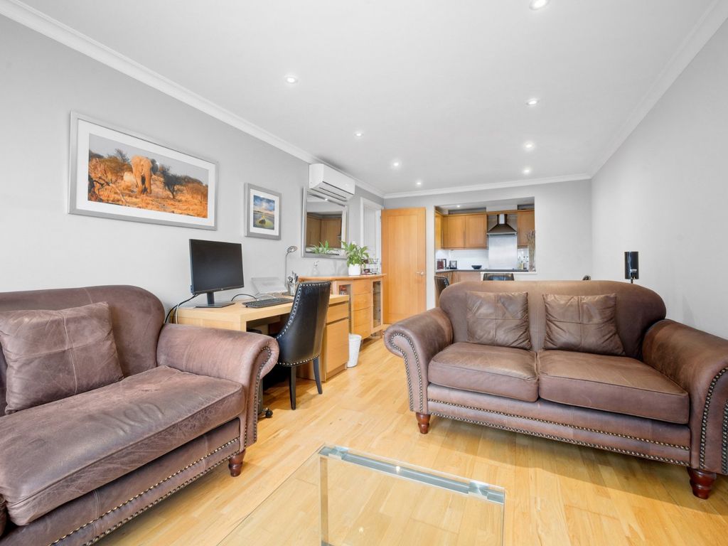 2 bed flat to rent in Aldersgate Street, London EC1A, £3,250 pcm