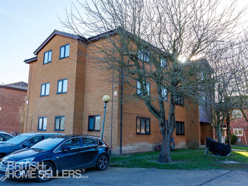 2 bed flat for sale in Speedwell Close, Cambridge, Cambridgeshire CB1, £270,000