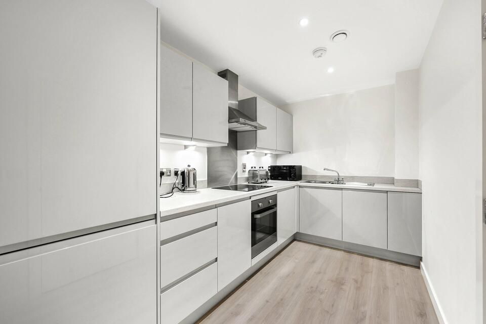 1 bed flat for sale in Montford Place, London E15, £370,000
