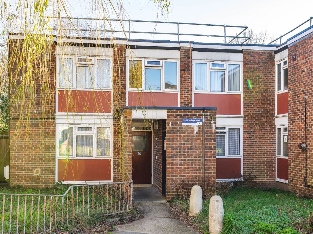 1 bed flat for sale in Tredegar Road, London N11, £259,995