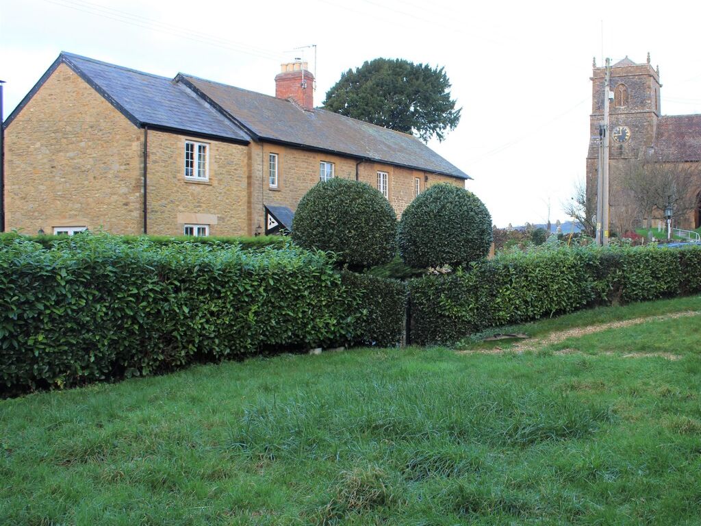 3 bed farmhouse to rent in High Street, Hardington Mandeville, Yeovil BA22, £1,300 pcm