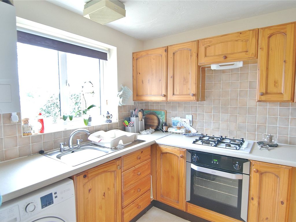 3 bed terraced house to rent in Hawk Close, Chalford, Stroud, Gloucestershire GL6, £1,100 pcm