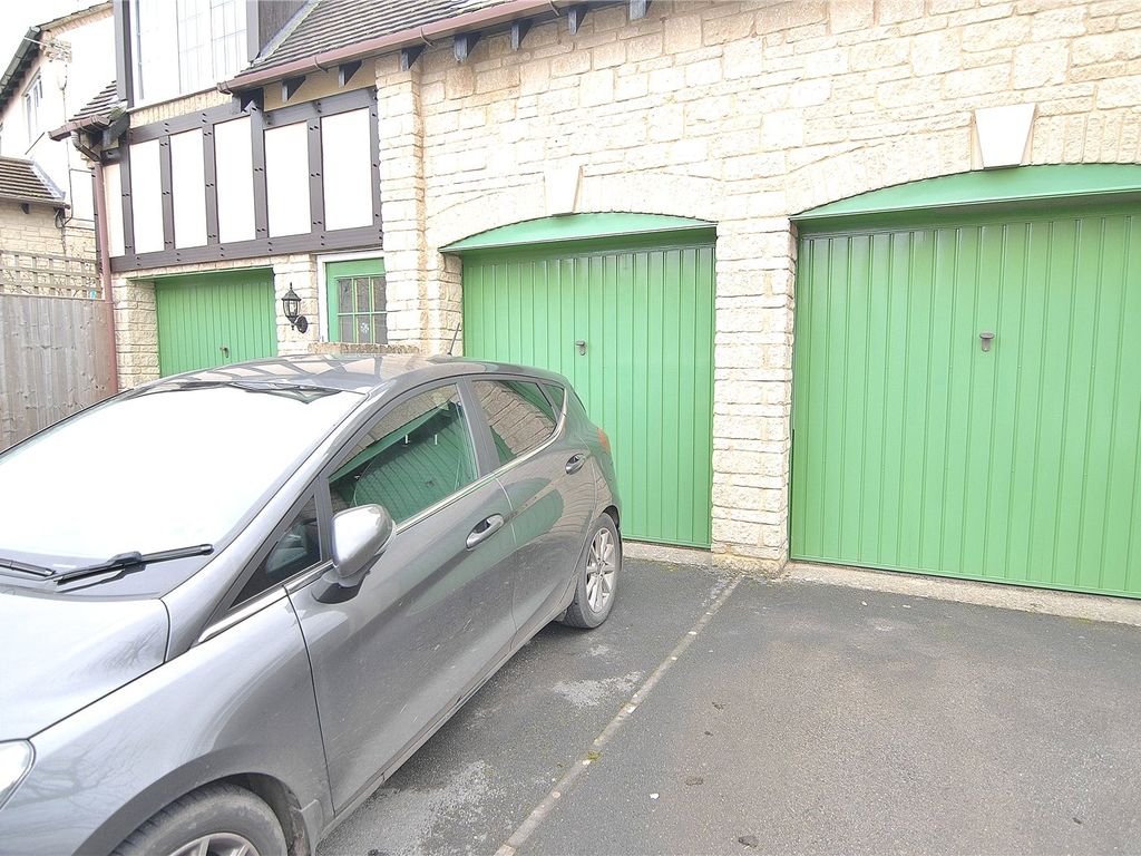 3 bed terraced house to rent in Hawk Close, Chalford, Stroud, Gloucestershire GL6, £1,100 pcm