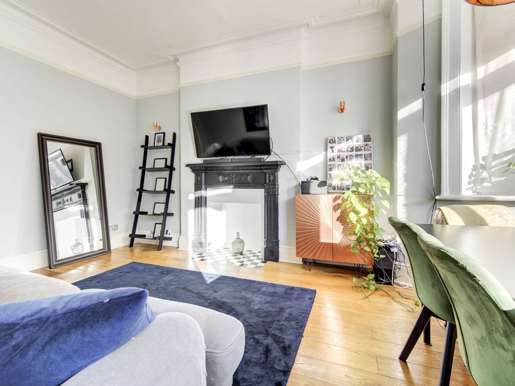 2 bed flat for sale in Comeragh Road, West Kensington, London W14, £695,000