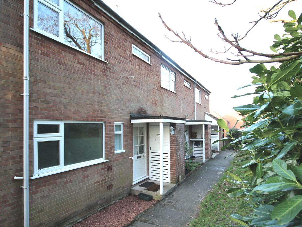 3 bed terraced house to rent in Bromfield Road, Redditch, Worcestershire B97, £975 pcm