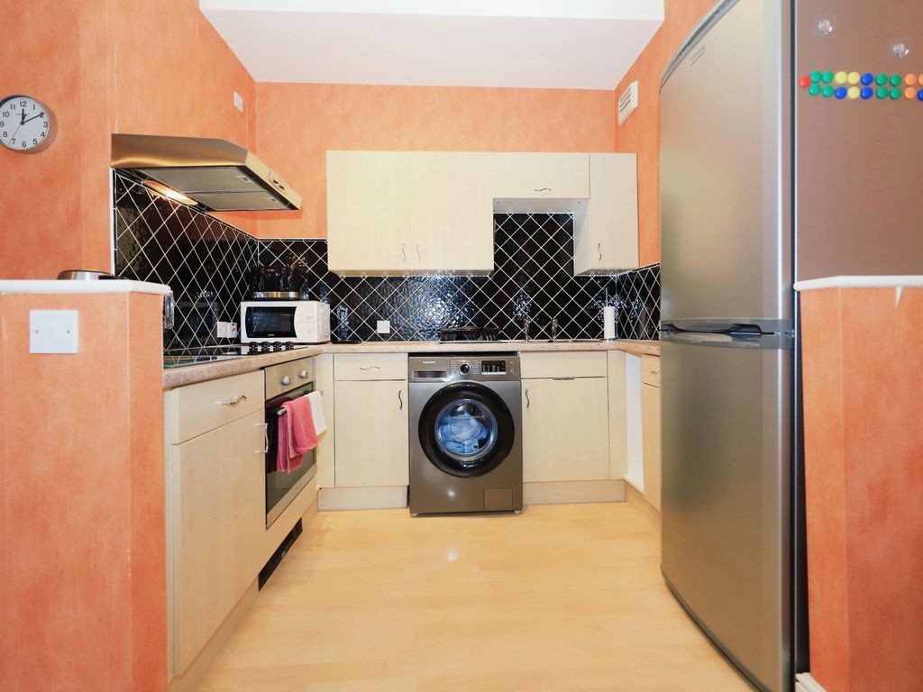 2 bed flat for sale in London Place, Wolverhampton, West Midlands WV3, £100,000