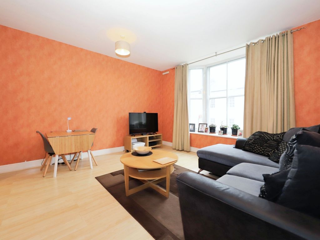 2 bed flat for sale in London Place, Wolverhampton, West Midlands WV3, £100,000