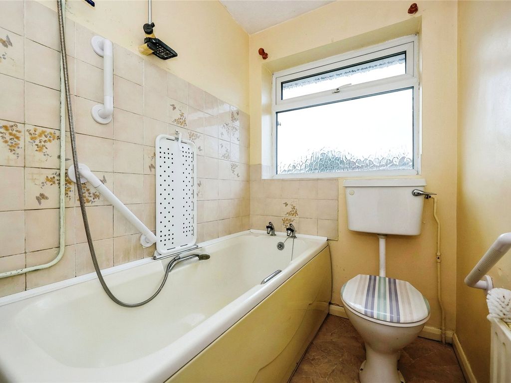 4 bed bungalow for sale in Dudleston Heath Drive, Waterlooville, Hampshire PO8, £260,000