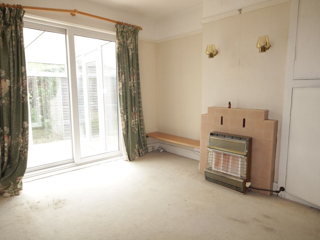 3 bed detached bungalow for sale in Elmhurst Road, Thatcham RG18, £350,000