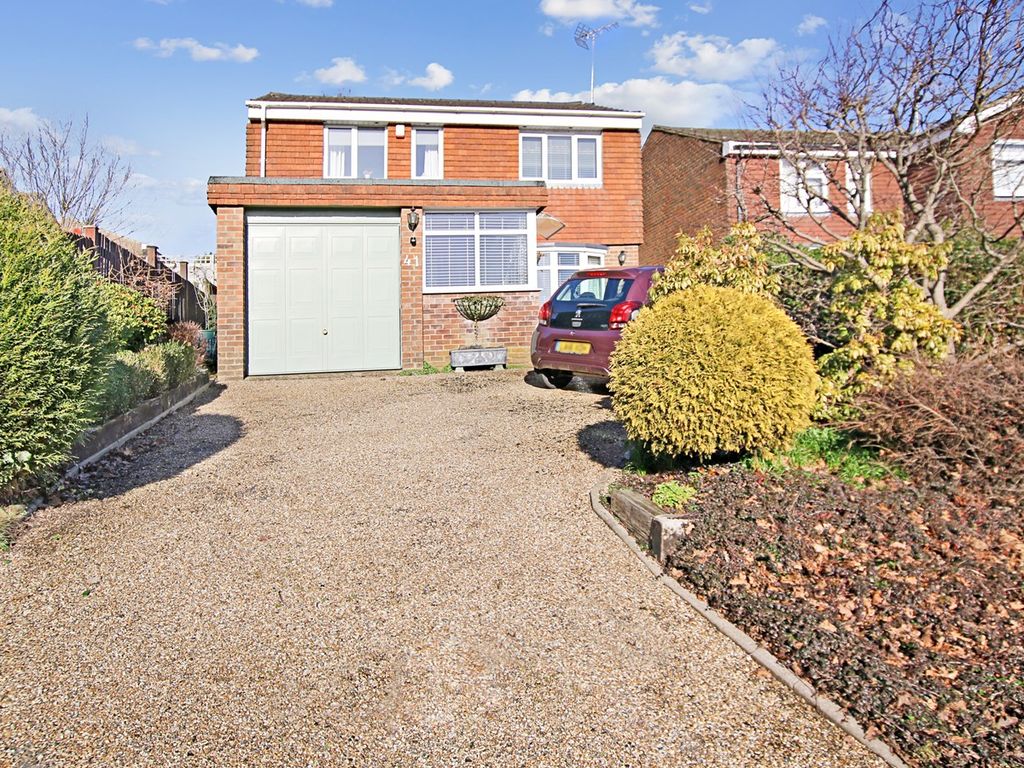 4 bed detached house for sale in Burleigh Way, Crawley Down RH10, £525,000