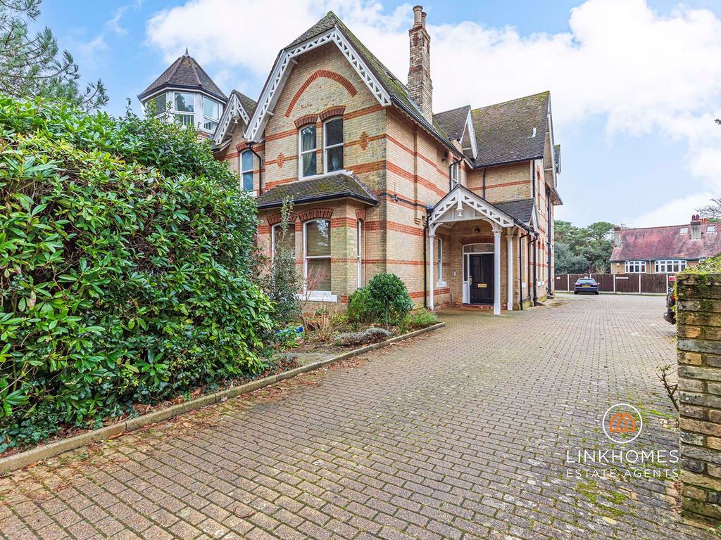 1 bed flat for sale in Manor Road, Bournemouth BH1, £195,000