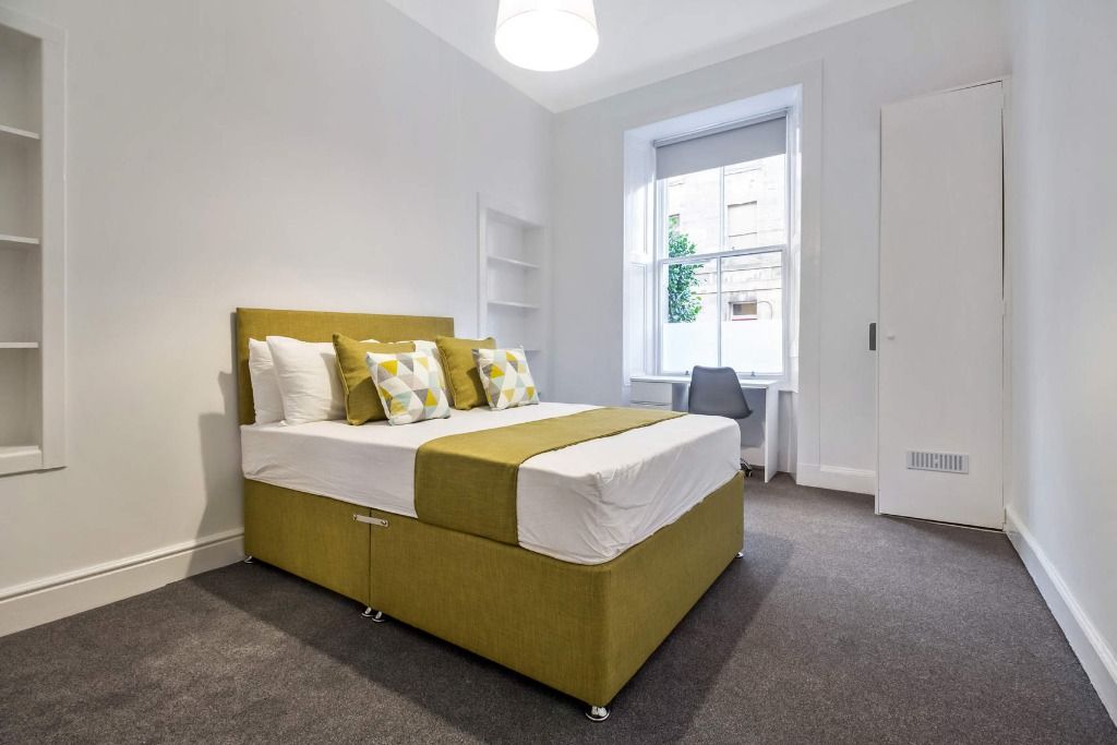 3 bed flat to rent in East Preston Street, Newington, Edinburgh EH8, £2,255 pcm