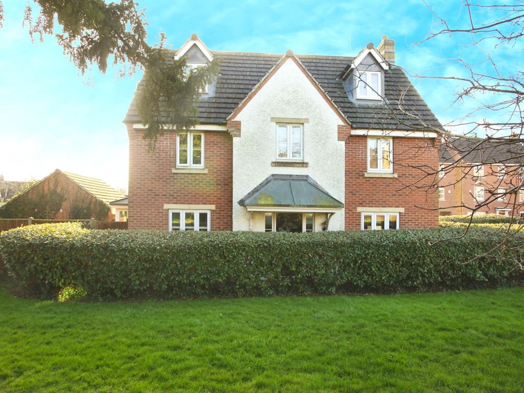 5 bed detached house for sale in Charlotte Way, Atherstone CV9, £490,000