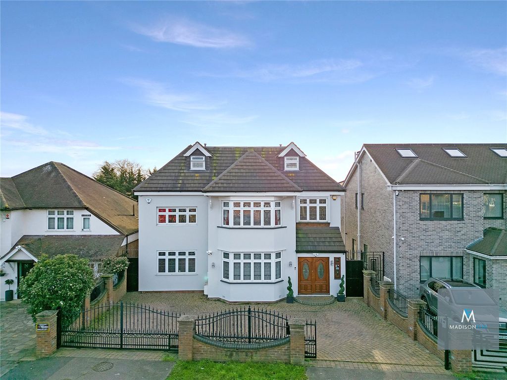 6 bed detached house for sale in Chigwell Rise, Chigwell, Essex IG7, £1,900,000