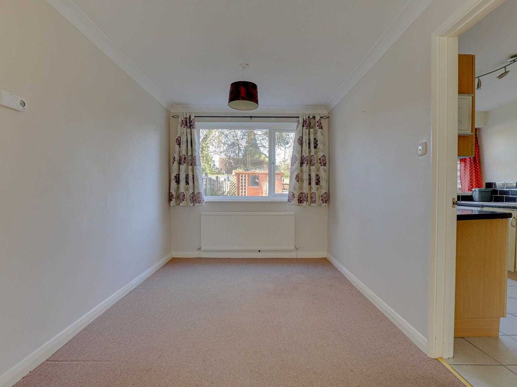 3 bed town house for sale in Langford Close, Emmer Green, Reading RG4, £399,950