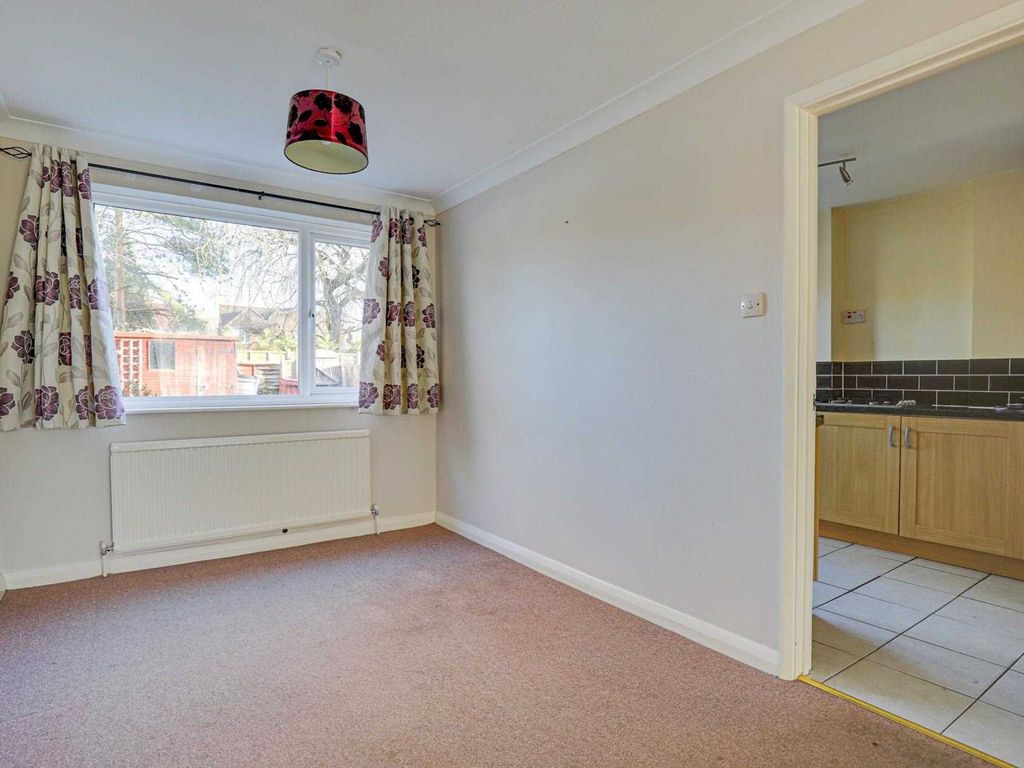 3 bed town house for sale in Langford Close, Emmer Green, Reading RG4, £399,950