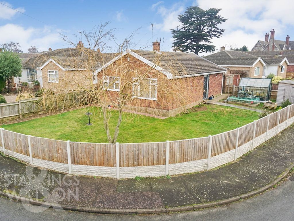2 bed detached bungalow for sale in St. Edmunds Road, Acle, Norwich NR13, £325,000