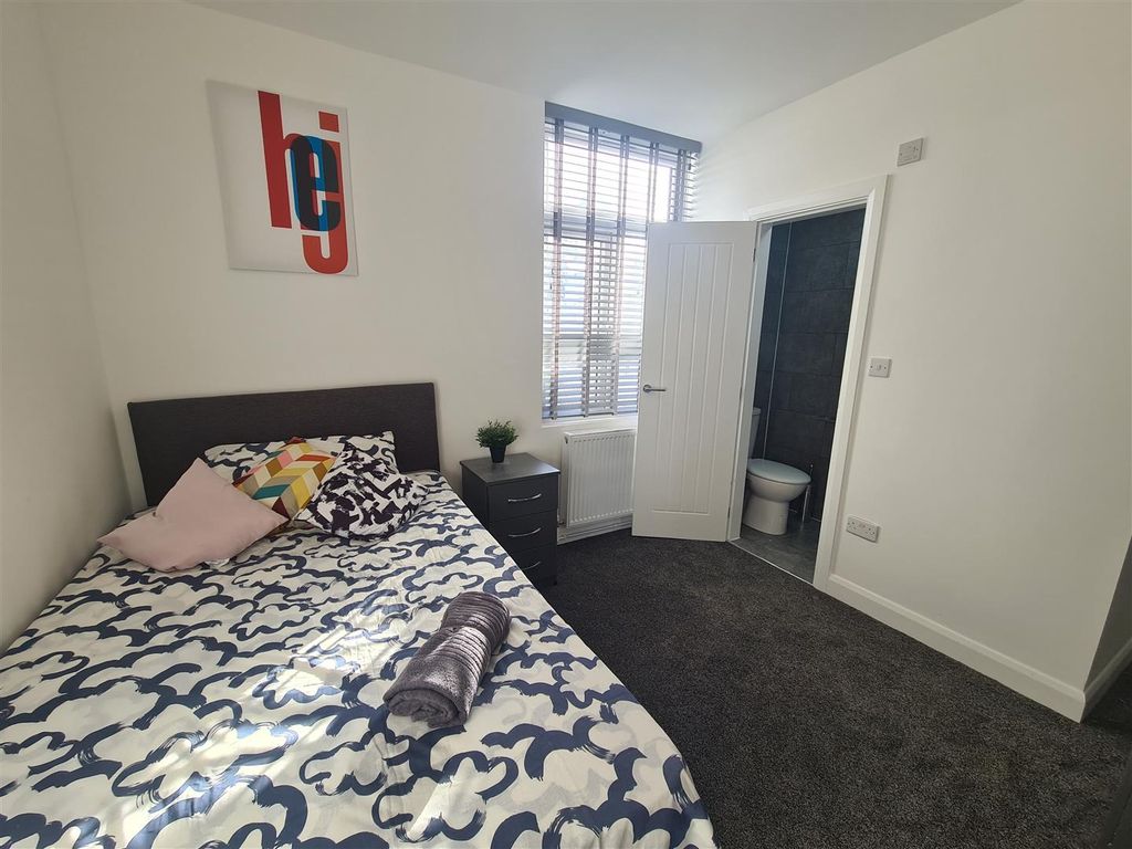 1 bed property to rent in Barker Street, Oldbury B68, £595 pcm