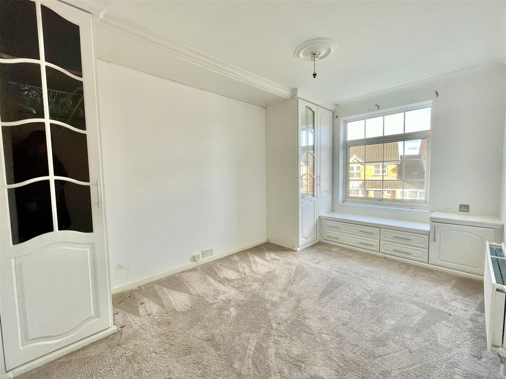 3 bed property for sale in Silkstone Way, Leeds LS15, £325,000