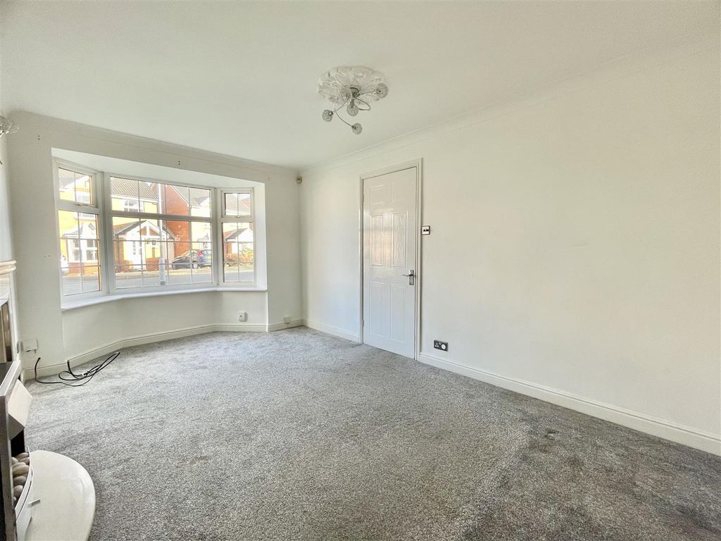 3 bed property for sale in Silkstone Way, Leeds LS15, £325,000
