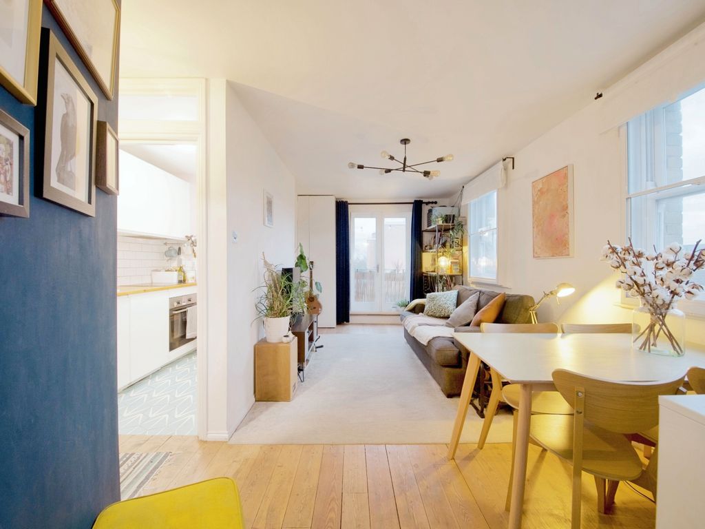 1 bed flat for sale in Upper Clapton Road, Clapton E5, £325,000