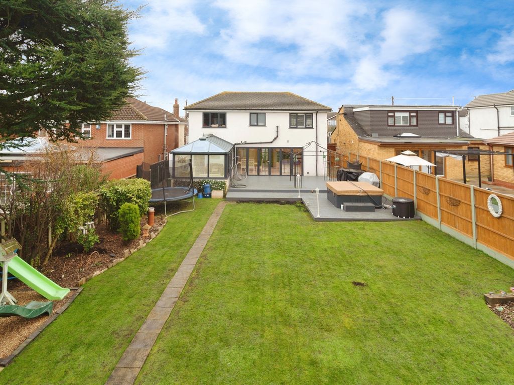 4 bed detached house for sale in Main Road, Hockley SS5, £860,000