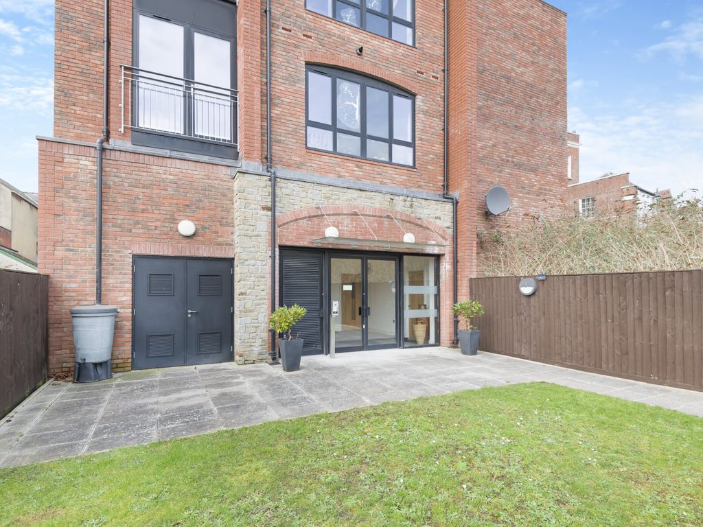 2 bed flat for sale in Blestium Street, Monmouth, Monmouthshire NP25, £239,000