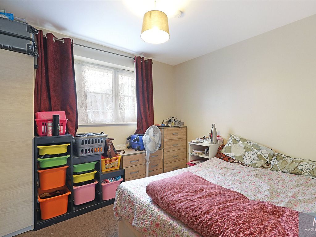 2 bed terraced house for sale in Griggs Close, Ilford IG3, £400,000