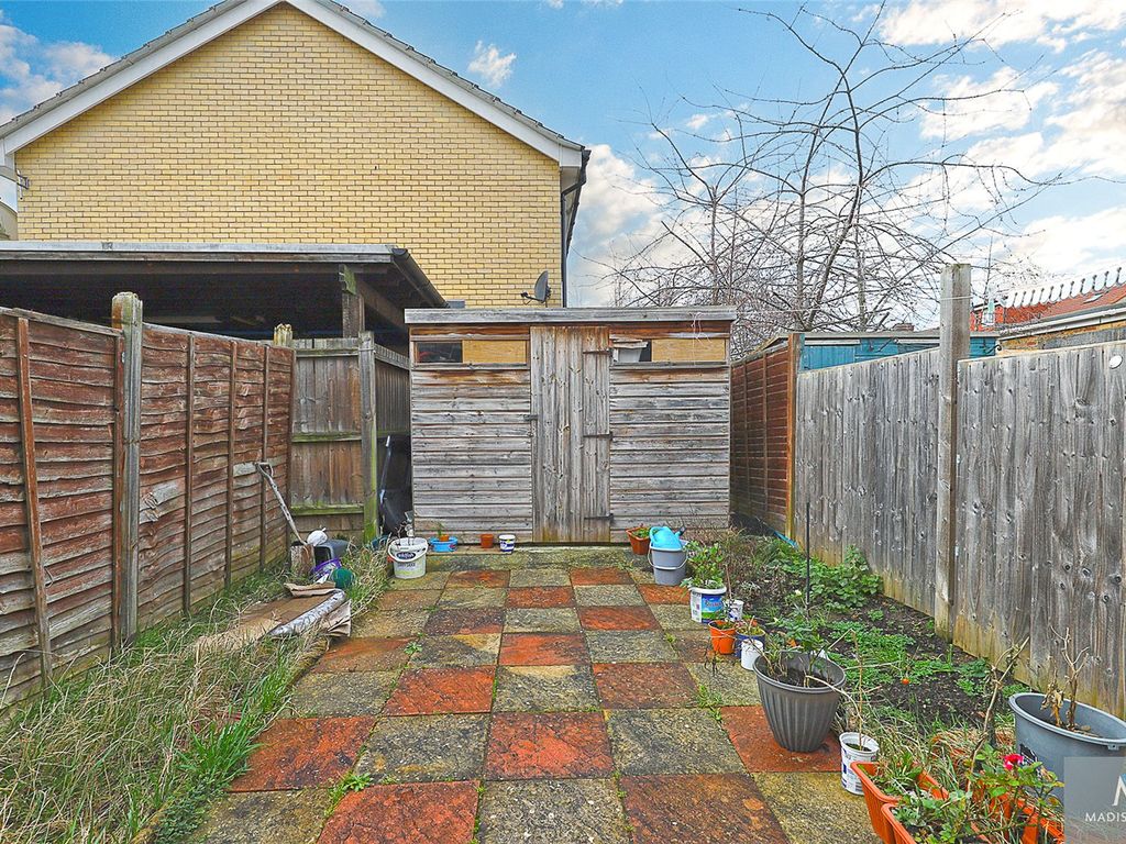 2 bed terraced house for sale in Griggs Close, Ilford IG3, £400,000