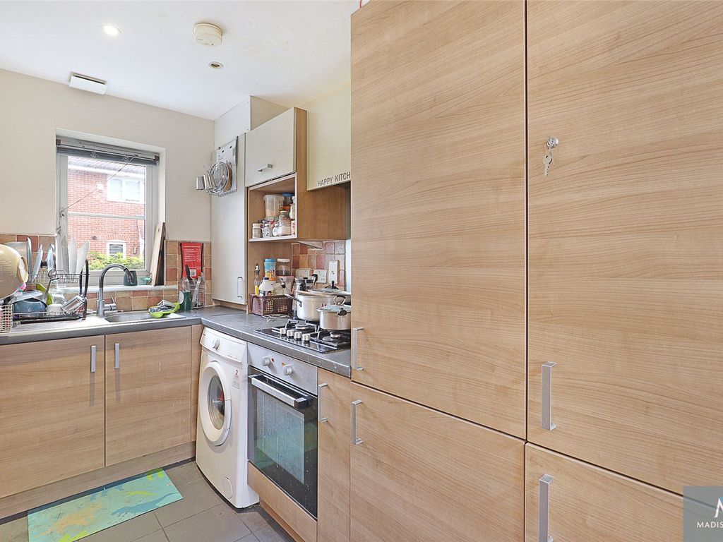 2 bed terraced house for sale in Griggs Close, Ilford IG3, £400,000