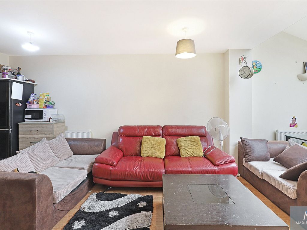 2 bed terraced house for sale in Griggs Close, Ilford IG3, £400,000