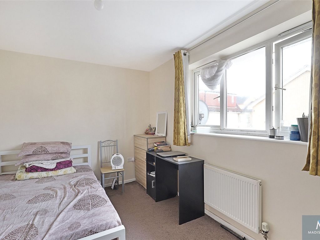 2 bed terraced house for sale in Griggs Close, Ilford IG3, £400,000