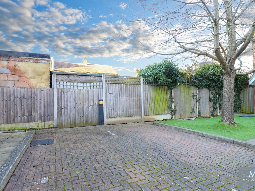 2 bed terraced house for sale in Griggs Close, Ilford IG3, £400,000