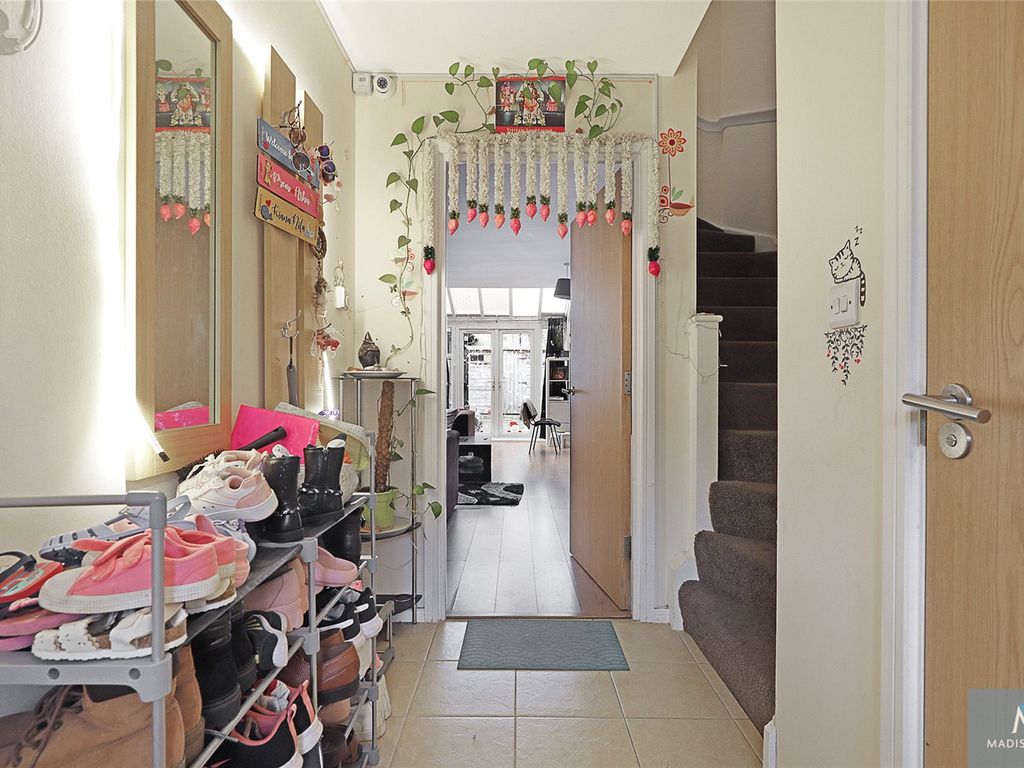 2 bed terraced house for sale in Griggs Close, Ilford IG3, £400,000