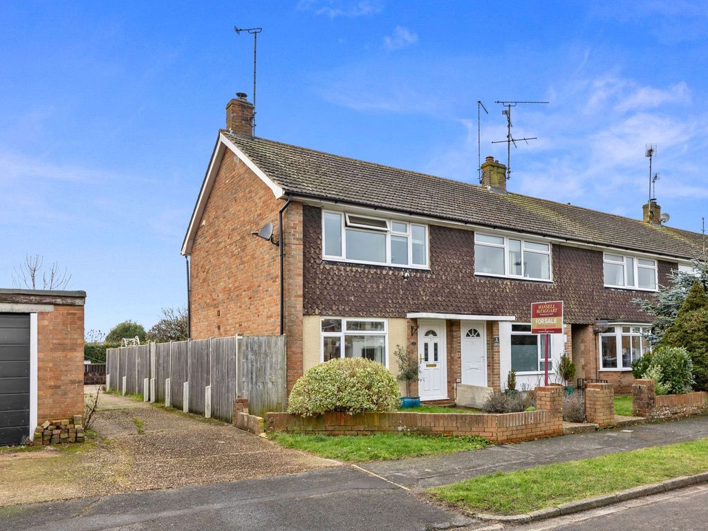 3 bed end terrace house for sale in Priors Close, Upper Beeding BN44, £350,000