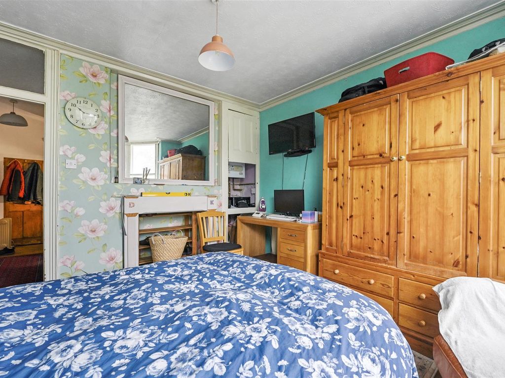 1 bed flat for sale in Crosby Road, London E7, £325,000