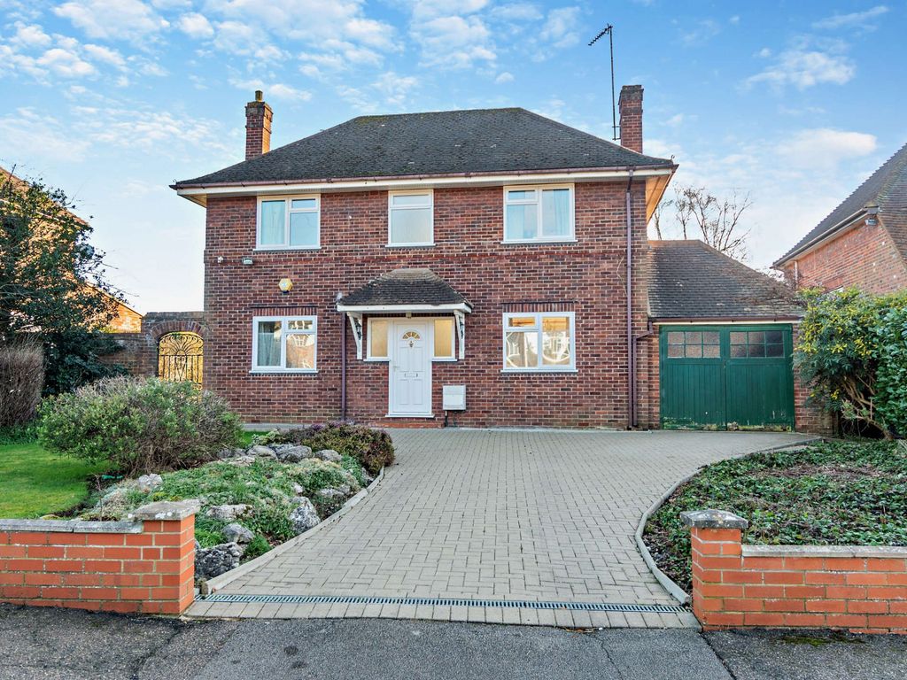 3 bed detached house for sale in Westbury Road, Northwood HA6, £1,300,000
