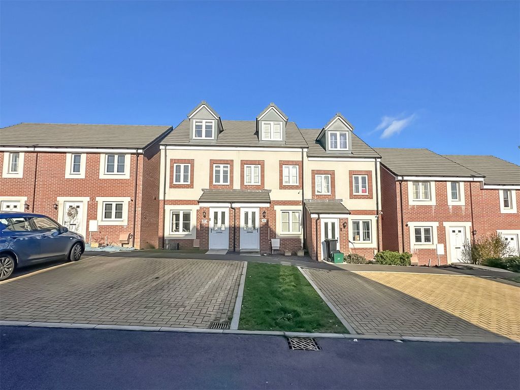 3 bed terraced house for sale in Aesop Drive, Keynsham, Bristol BS31, £325,000